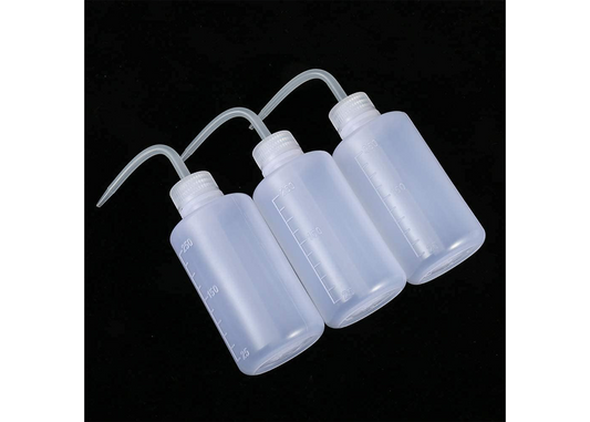 WANGZAIZAI 3-Pack 250ml Transparent Plastic Squeeze Bottles – Ideal for watering plants, washing, spraying, and lab use. Easy to squeeze, leak-proof design.